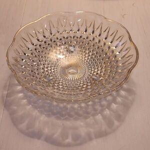 FOOTED GLASS BOWL